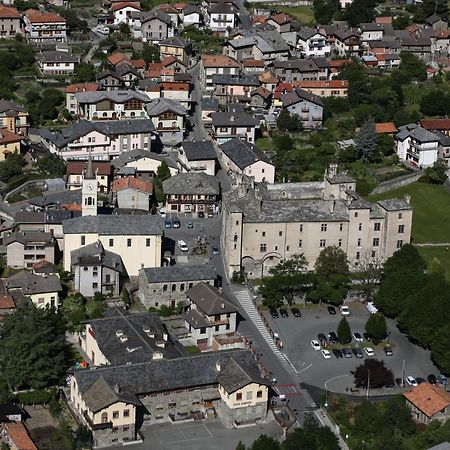 Il Pellegrino Bed & Breakfast Issogne Bagian luar foto