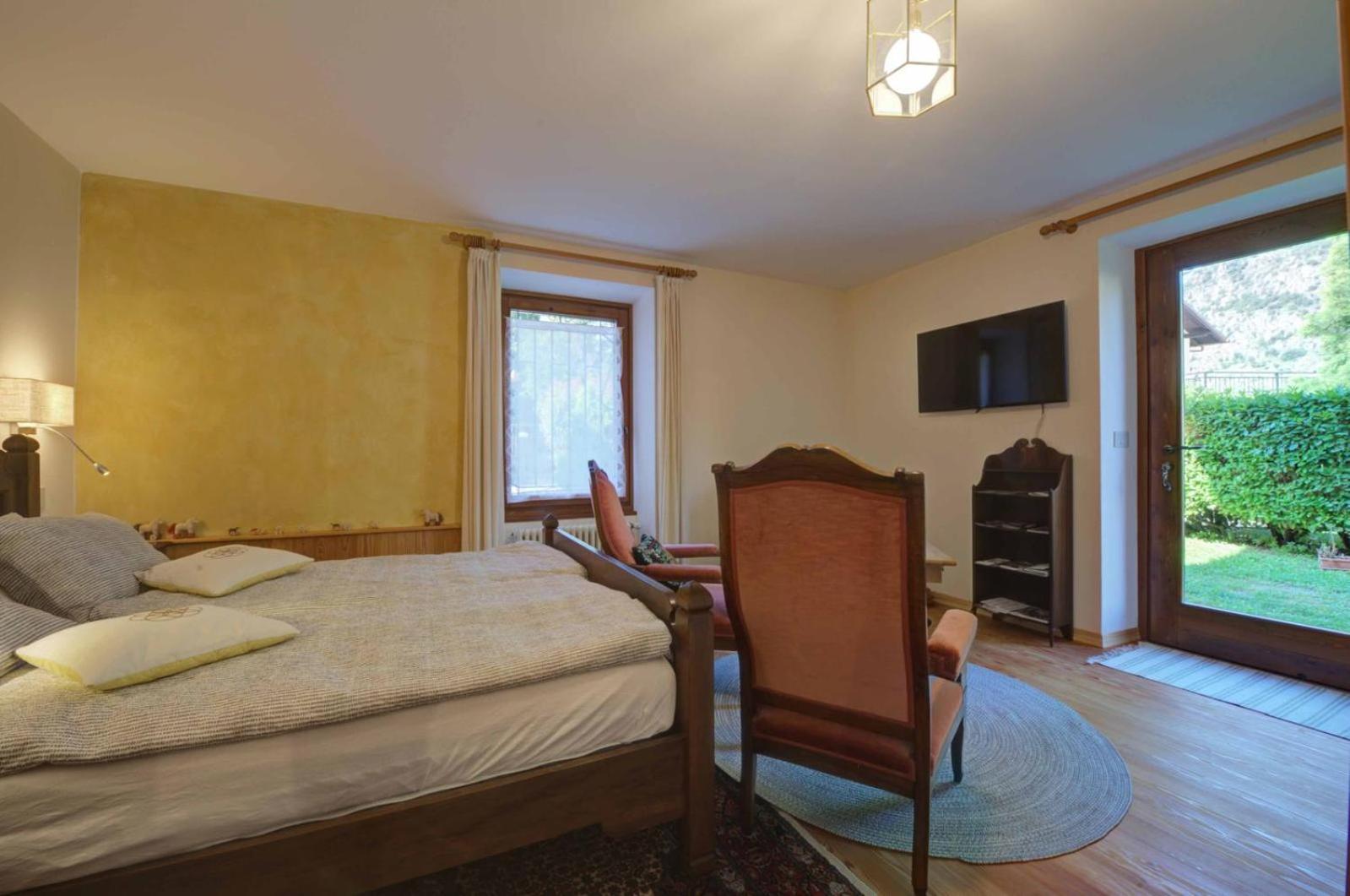 Il Pellegrino Bed & Breakfast Issogne Bagian luar foto