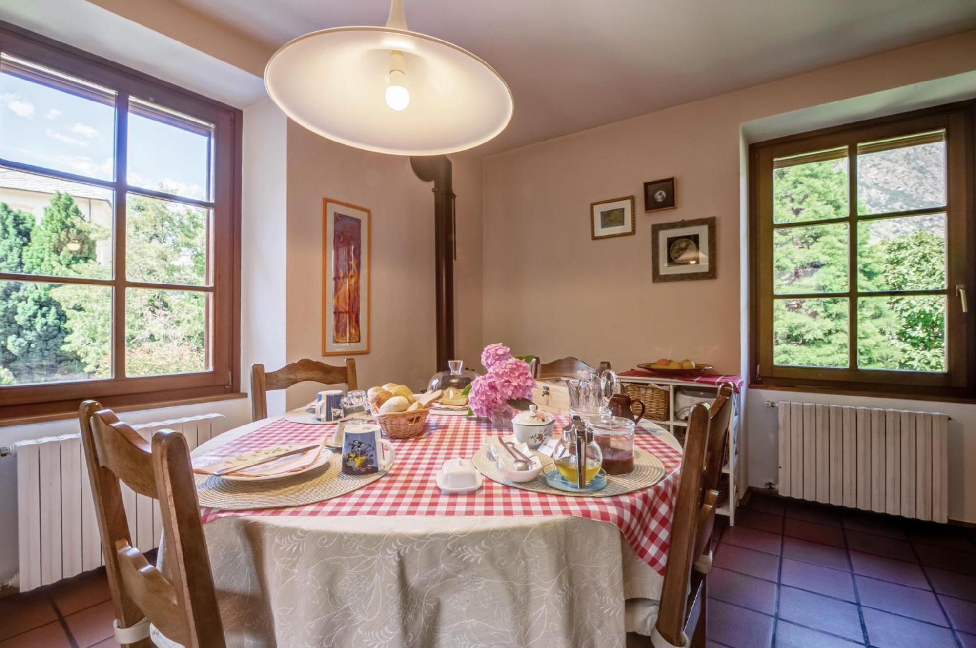 Il Pellegrino Bed & Breakfast Issogne Bagian luar foto