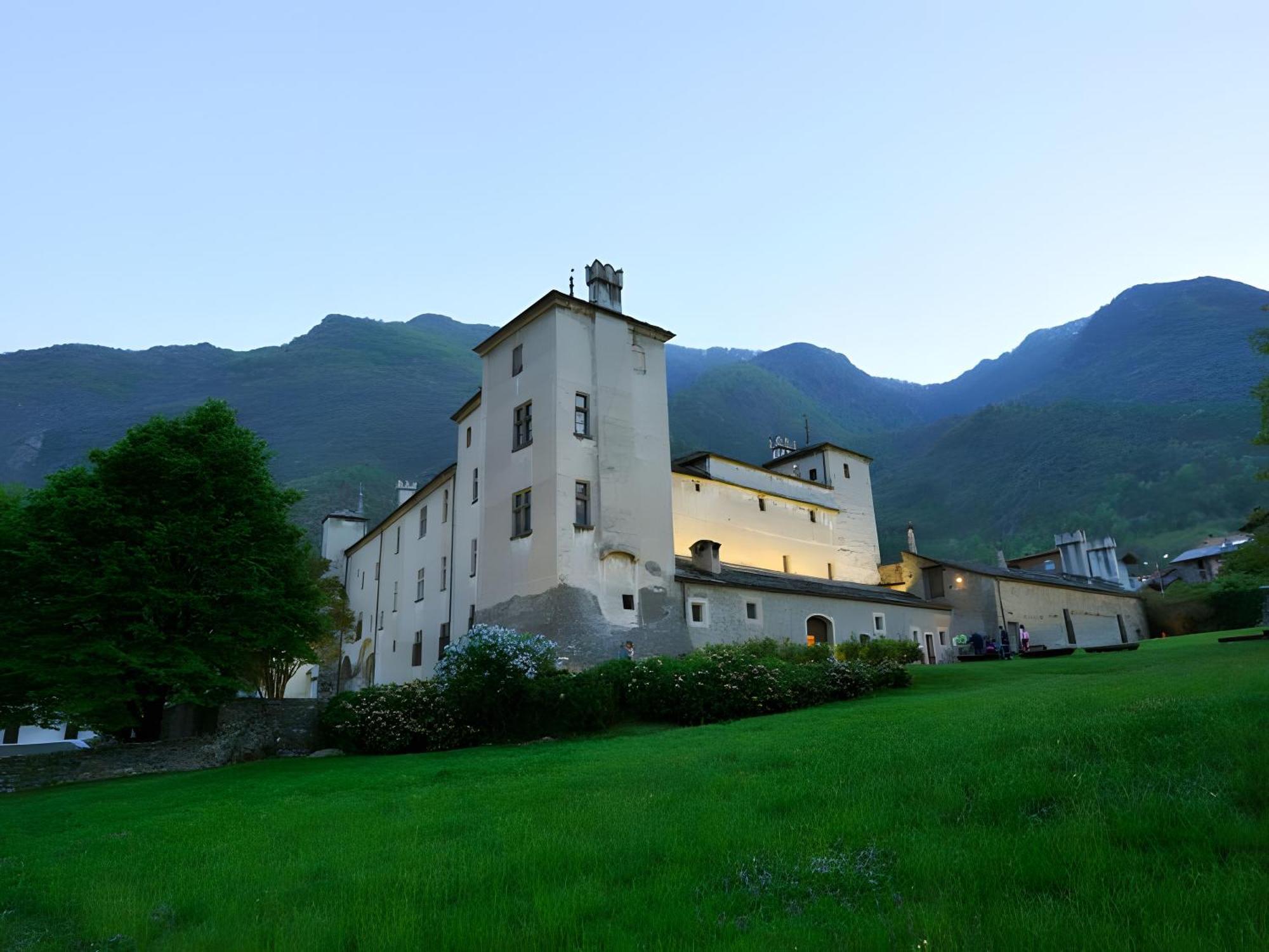 Il Pellegrino Bed & Breakfast Issogne Bagian luar foto